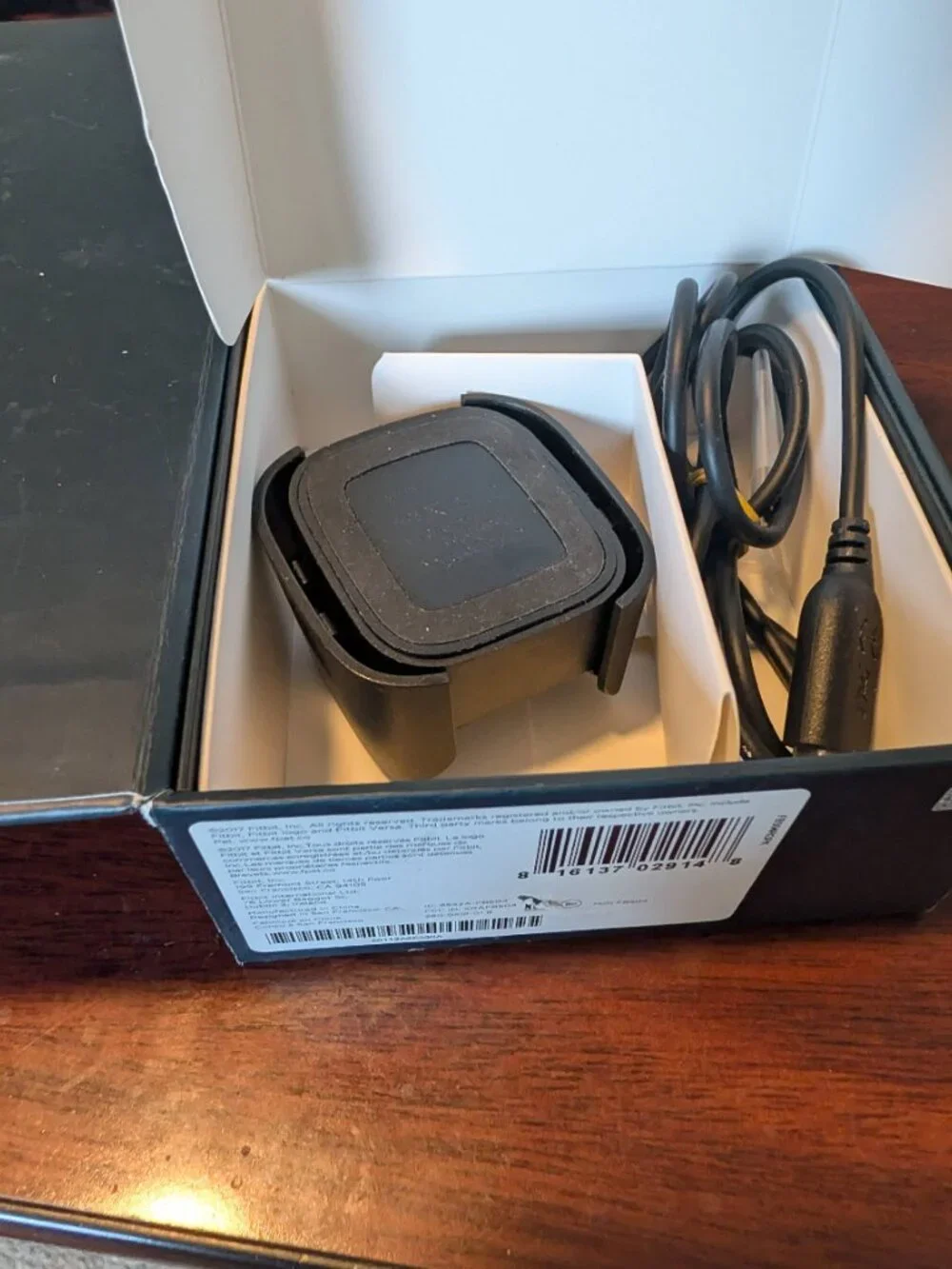 Fitbit Versa Smart Watch, White Band W/Original Box & Charger